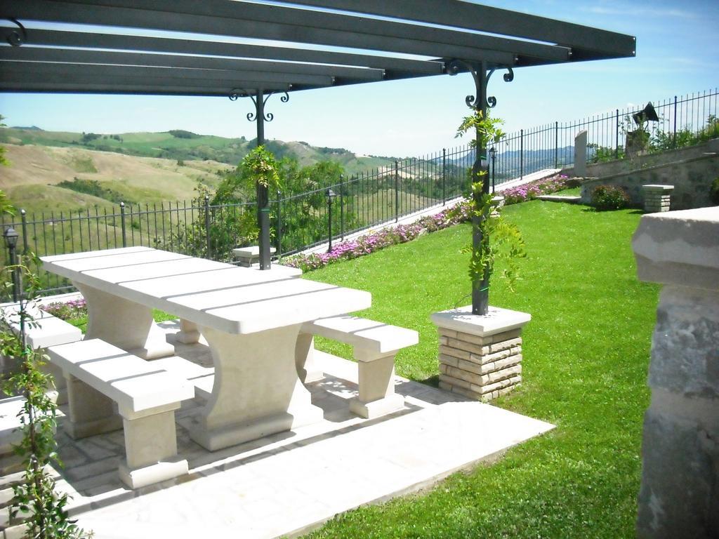 Belvilla By Oyo Graceful Apartment With Garden Petrella Guidi Eksteriør bilde